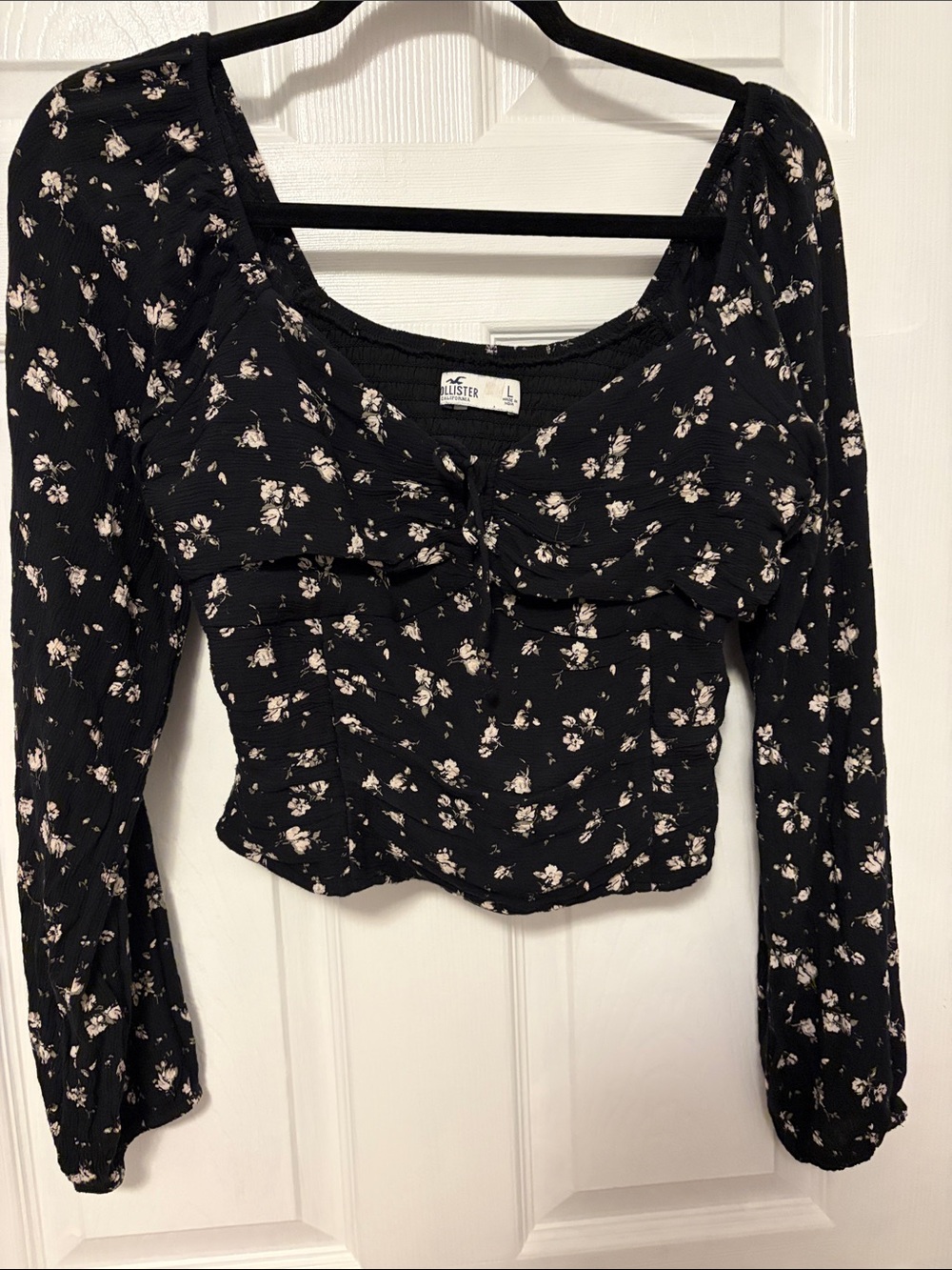 Hollister Black Floral Ruched Long-Sleeve Crop Top